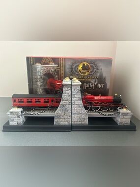 Noble Collection Hogwarts Express Train Book Ends Harry Potter